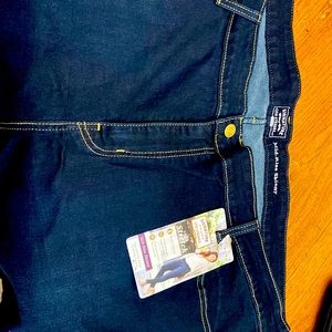 Levi Signature Mid rise jeans .